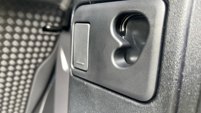 Land Rover Defender 3.0 D350 X-Dynamic HSE 90 3dr Auto Diesel Estate - Image 44